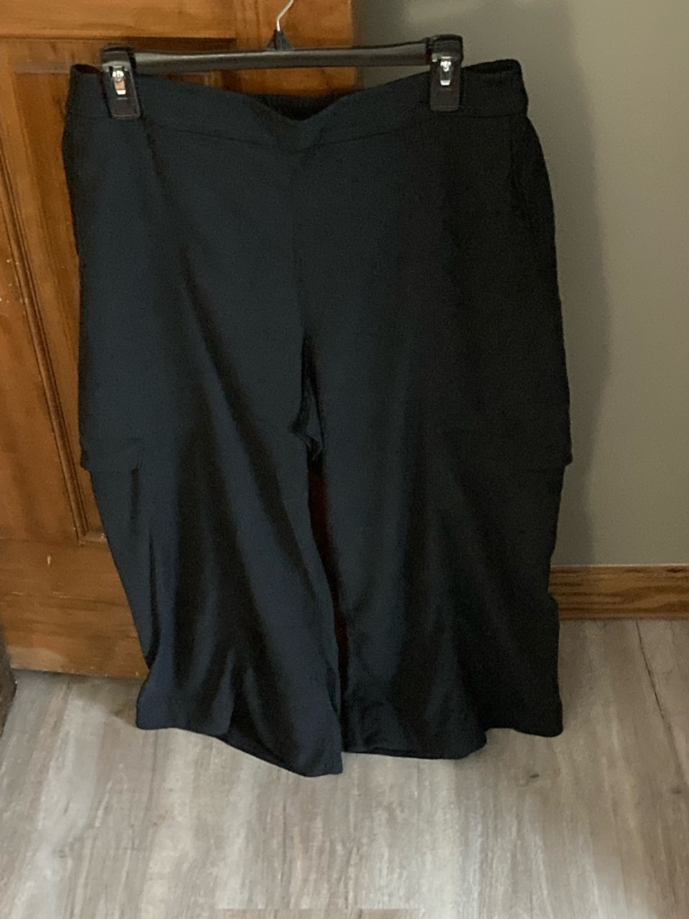 lululemon athletica Black wide leg crop cargo Pants with Elastic Waistband